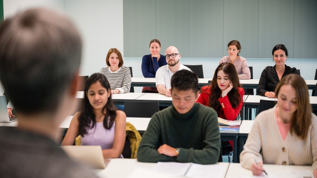 Studierende im Seminarraum der Universität