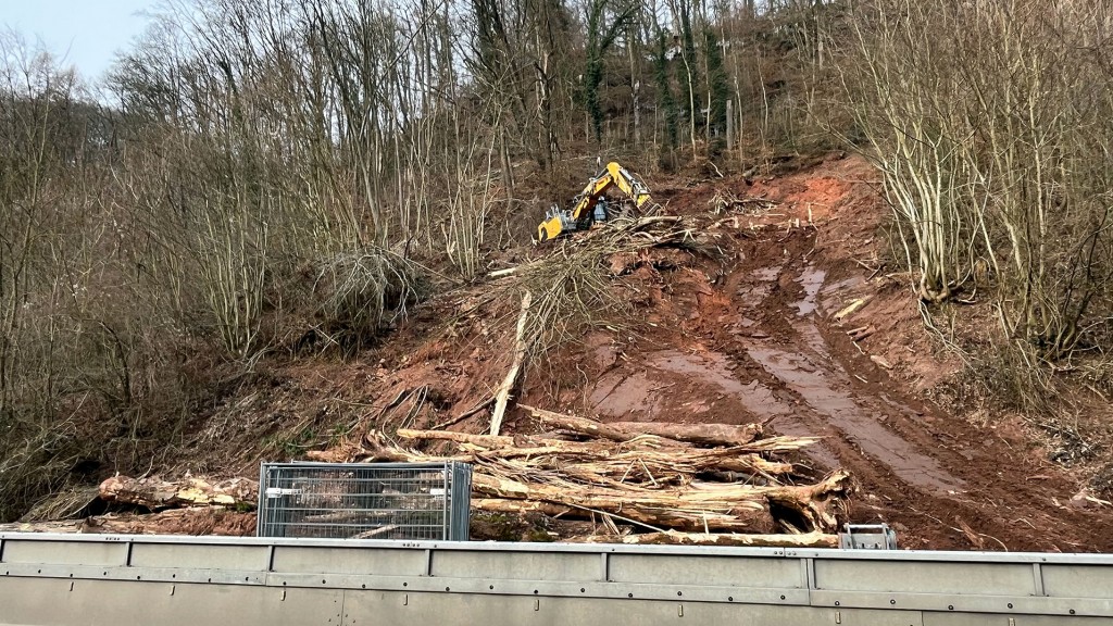 Der abgerutschte Hang an der Großblittersdorfer Straße zwischen Güdingen und St. Arnual wird saniert