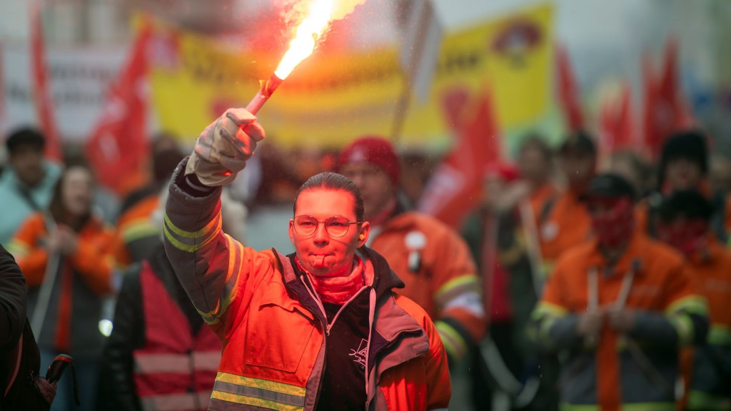 Foto: Demonstrationszug von Saarstahl-Beschäftigten in Völklingen