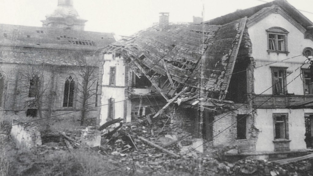 Foto: Zerstörtes Haus nach dem Krieg