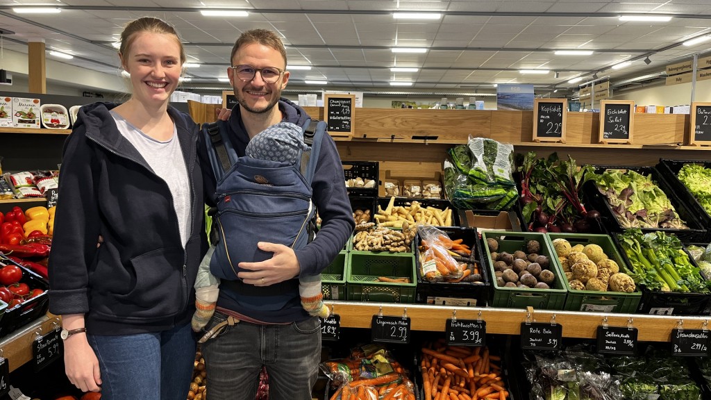 Yannick und Christina Pfister in ihrem Bioladen