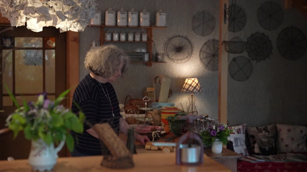 Foto: Pierrette Kieny in ihrem Gästehaus