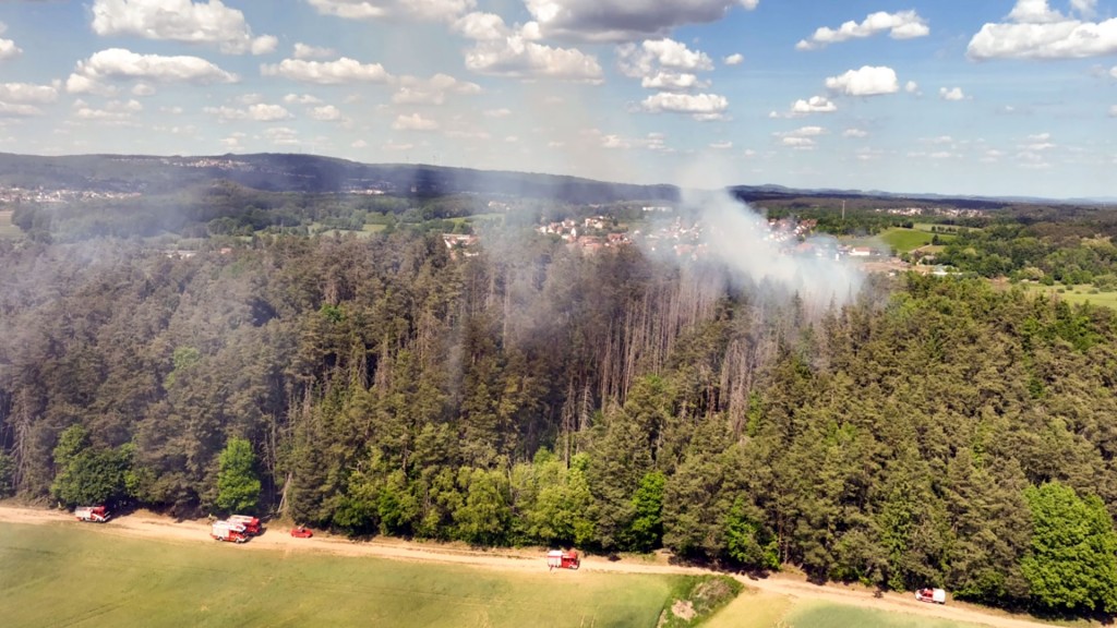 Foto: Rauch über dem Wald Hirschberg, Neunkirchen Kohlhof