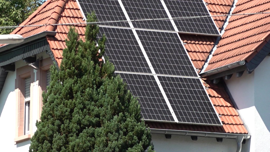 Foto: Hausdach mit Photovoltaikanlage