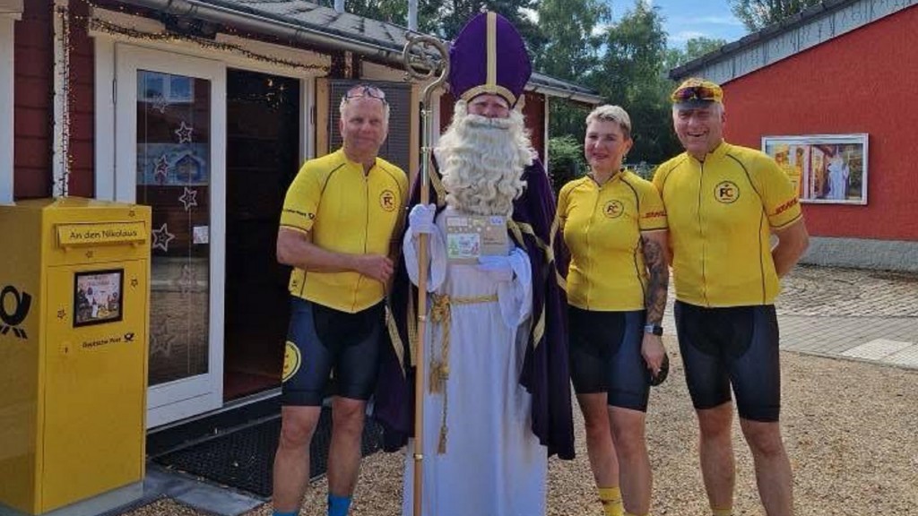 Die drei Postler mit dem Nikolaus in St. Nikolaus