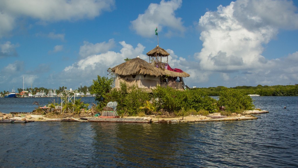 Joysxee Floating Bottle Island, Richart Sowa