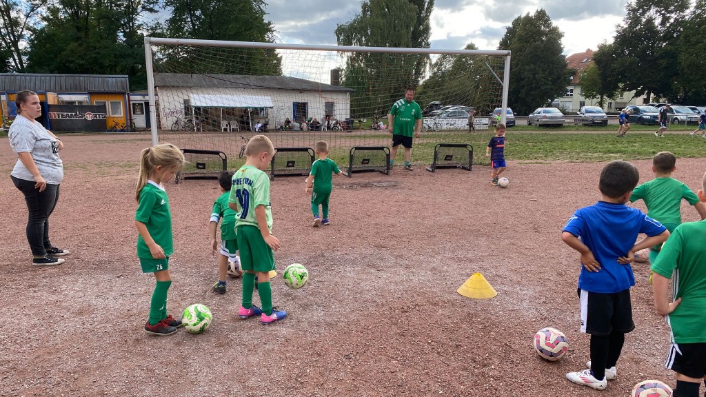 Training der Kinder beim Fußballverein Weiß-Grün Matzenberg