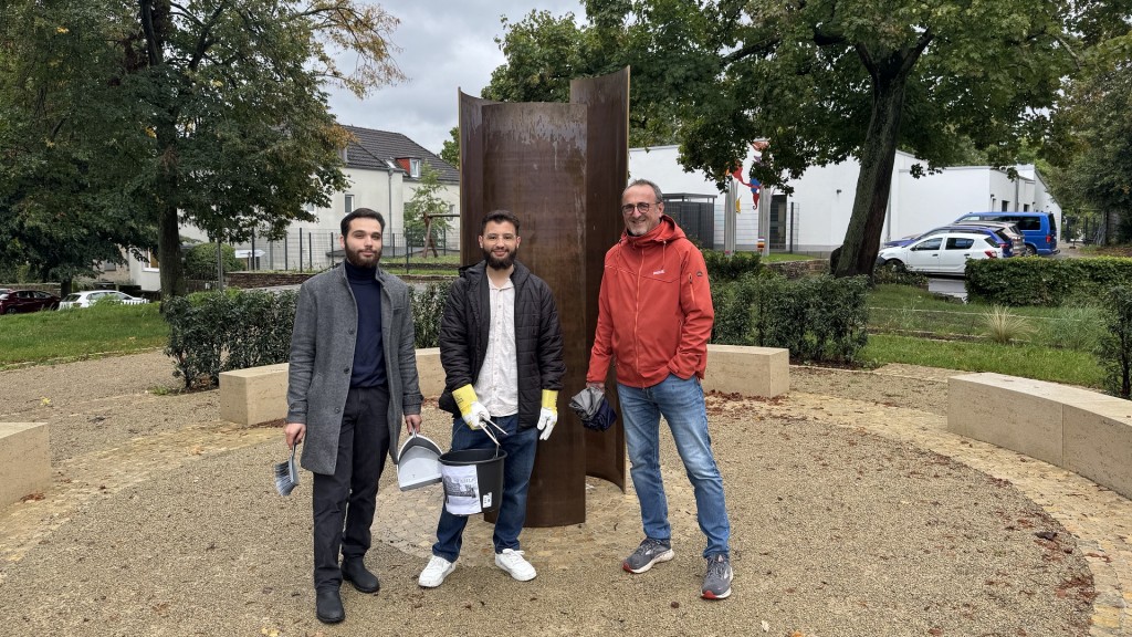Müllaktion am Mahnmal 
