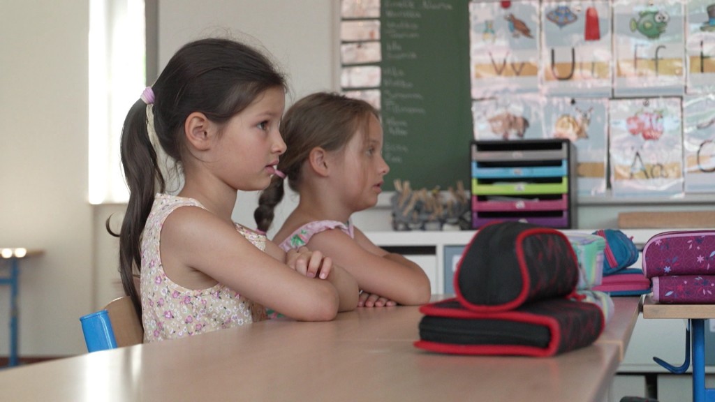 Zwei Mädchen in der Schule