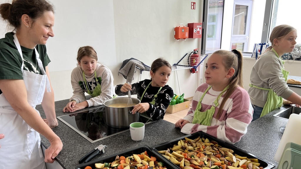 Schüler kochen ein 