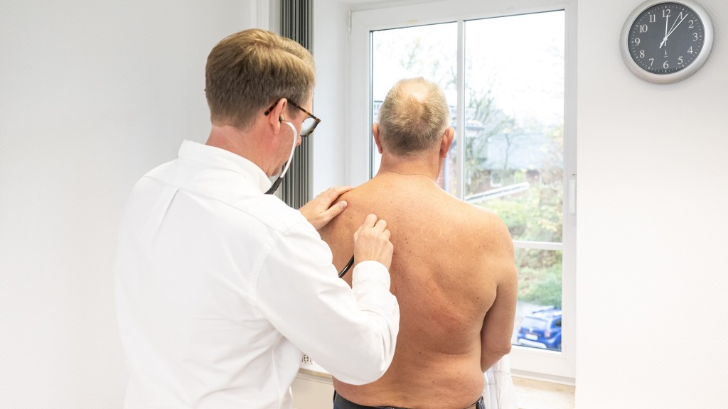 Hausarzt mit Patient 