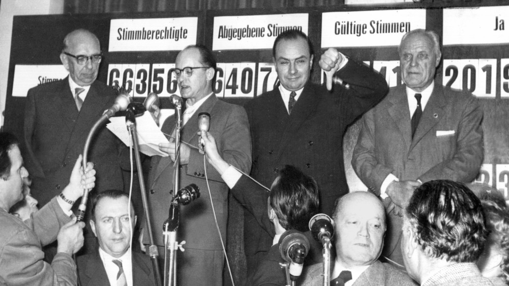 Die Vorsitzenden der deutschen Saarparteien auf der Pressekonferenz im Landtagsgebäude in Saarbrücken nach der Volksabstimmung zum Saarstatut