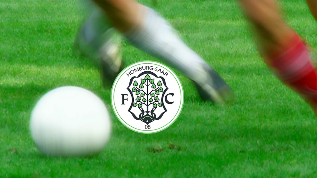 Foto: Logo des FC Homburg vor Fußballrasen