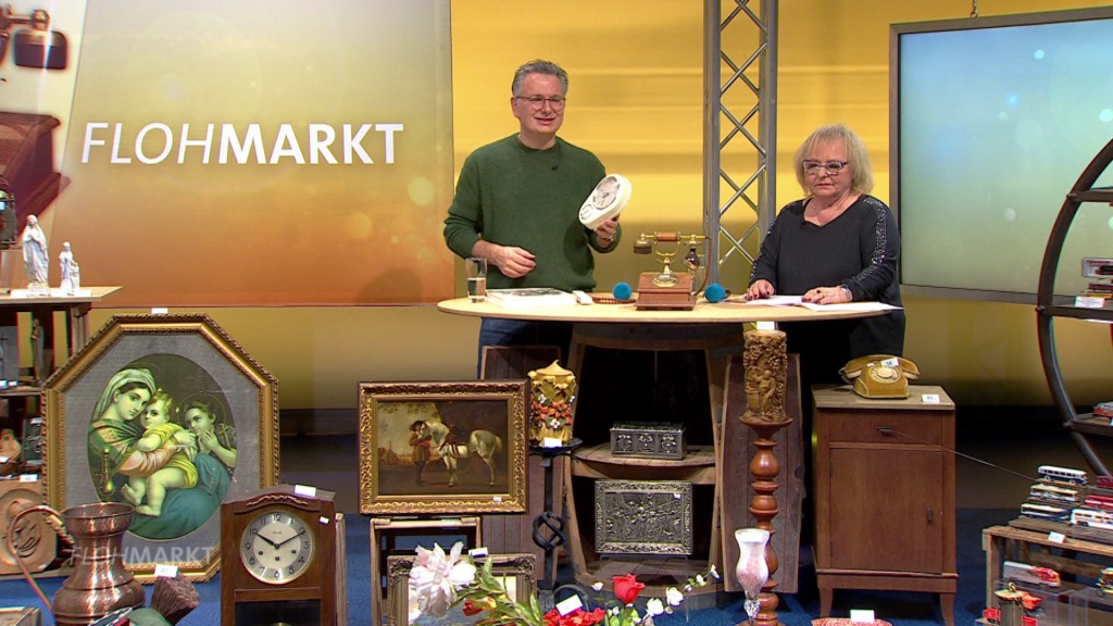 Foto: Michael Friemel mit Studiogästin beim Flohmarkt