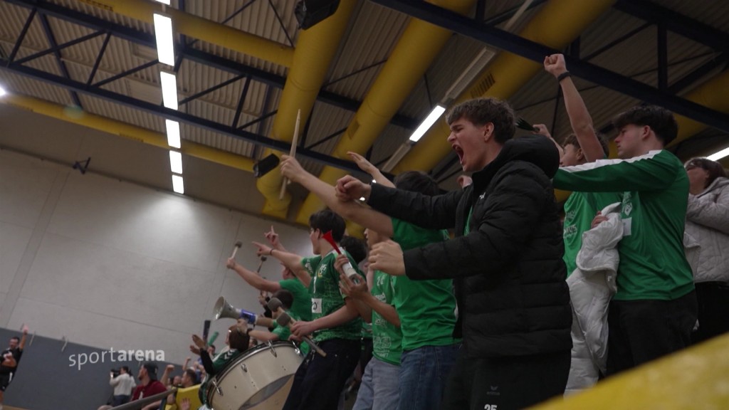 Foto: HG Saarlouis Fans feiern den Sieg