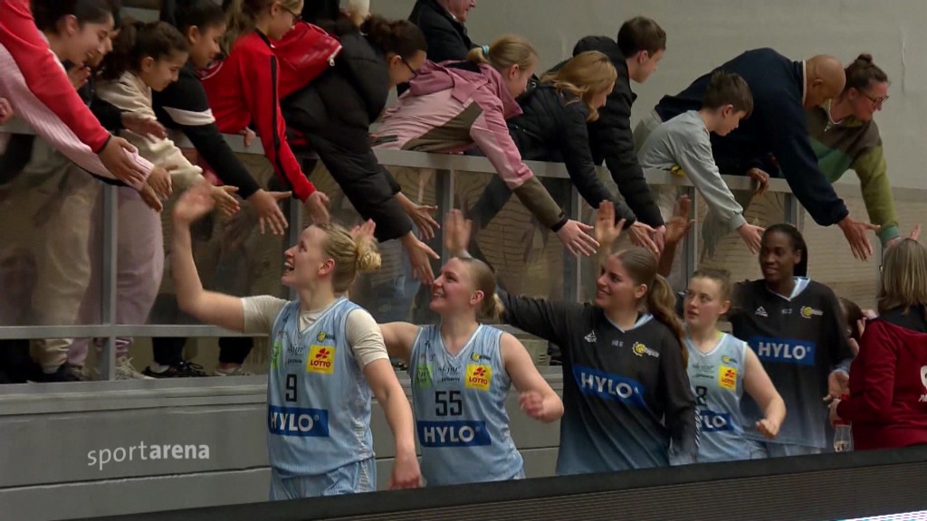 Foto: Saarlouis Royals klatschen den Fans ab