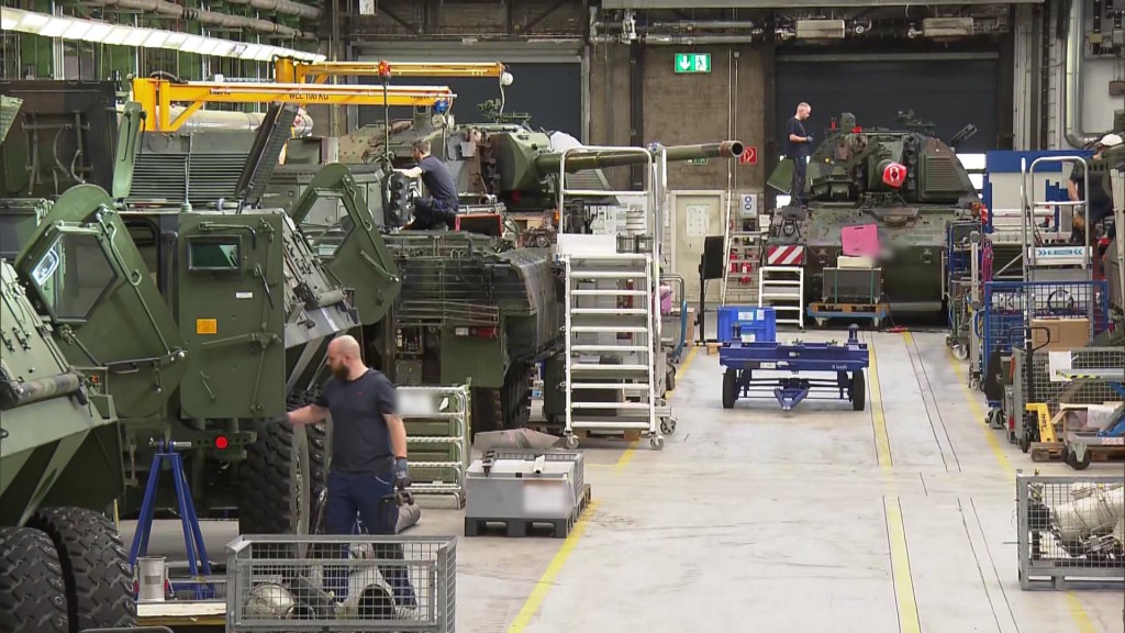 Panzer in einer Werkstatt