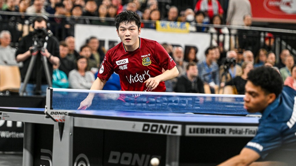 Fan Zhendong im Pokalhalbfinale gegen Tiago Abiodun von Ochsenhausen