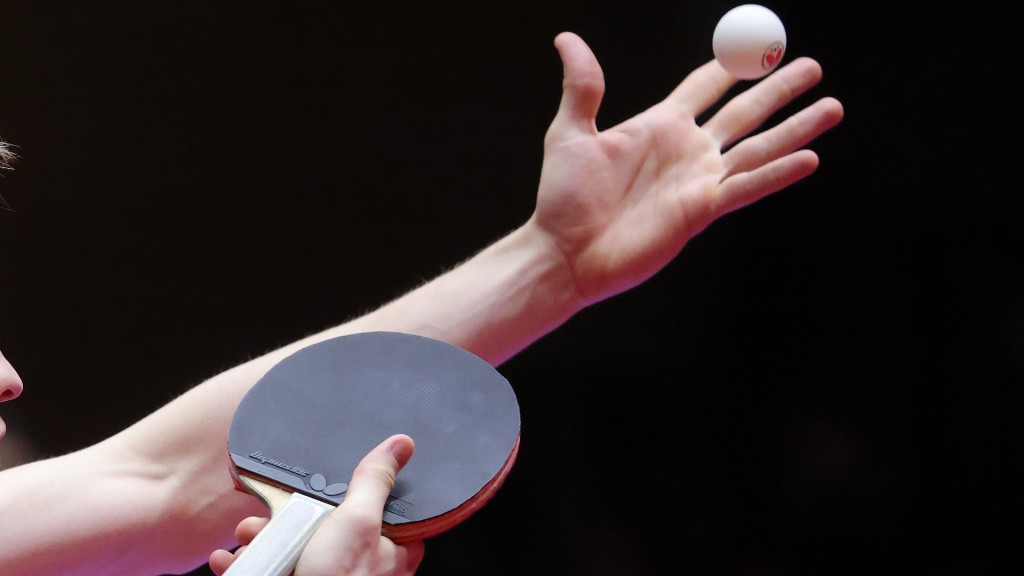 Aufschlag beim Tischtennis.
