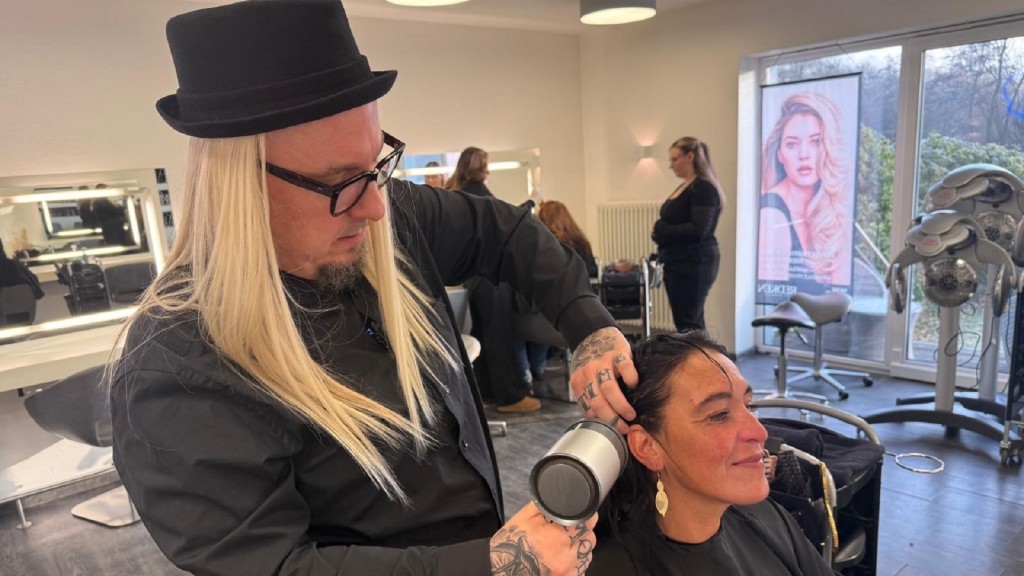 Freaky Jörn im Einsatz im Friseursalon in Blieskastel