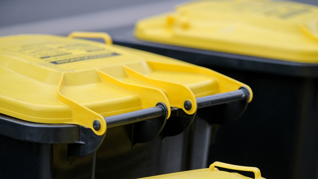 Mehrere gelbe Tonnen 