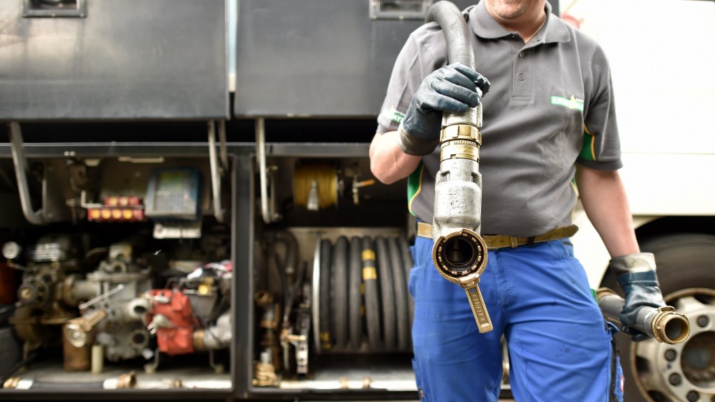 Heizöl-Lieferant mit Tankschläuchen