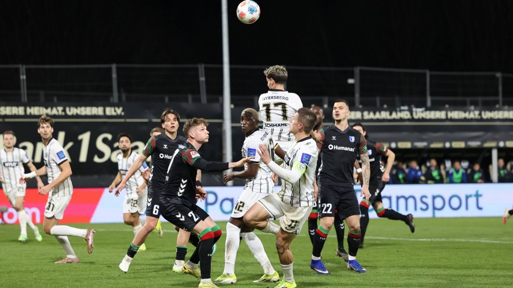 Spielszene zwischen der SV Elversberg und dem 1. FC Magdeburg