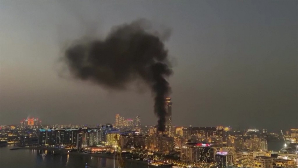 Rauchwolke nach Angriffen im Iran