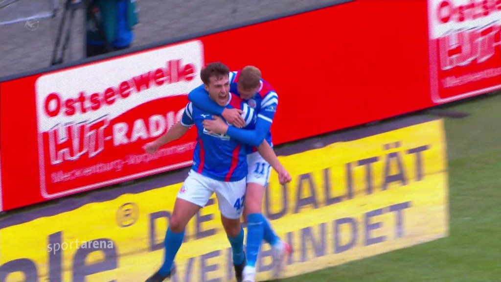 Foto: jubelnde Spieler der mannschaft Hansa Rostock