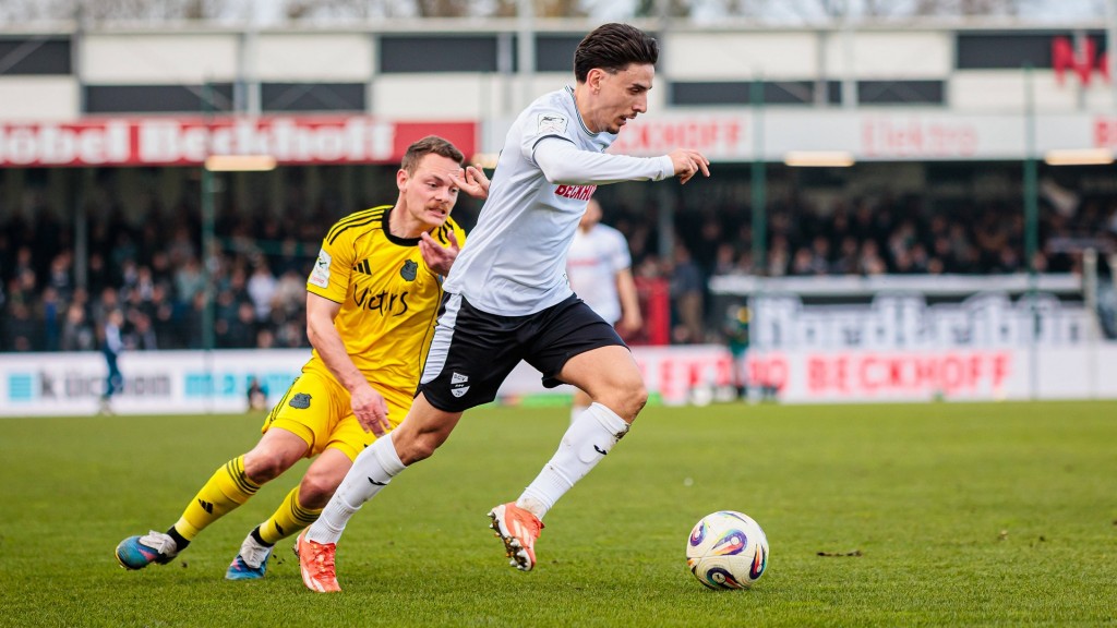 Patrick Sontheimer (1. FCS) und Timur Gayret (SC Verl)