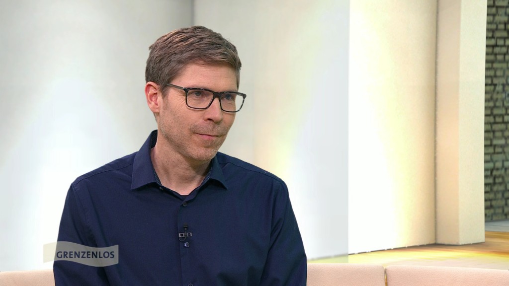 Foto: Georg Wenzelburger, Professor für Politikwissenschaften im Studio