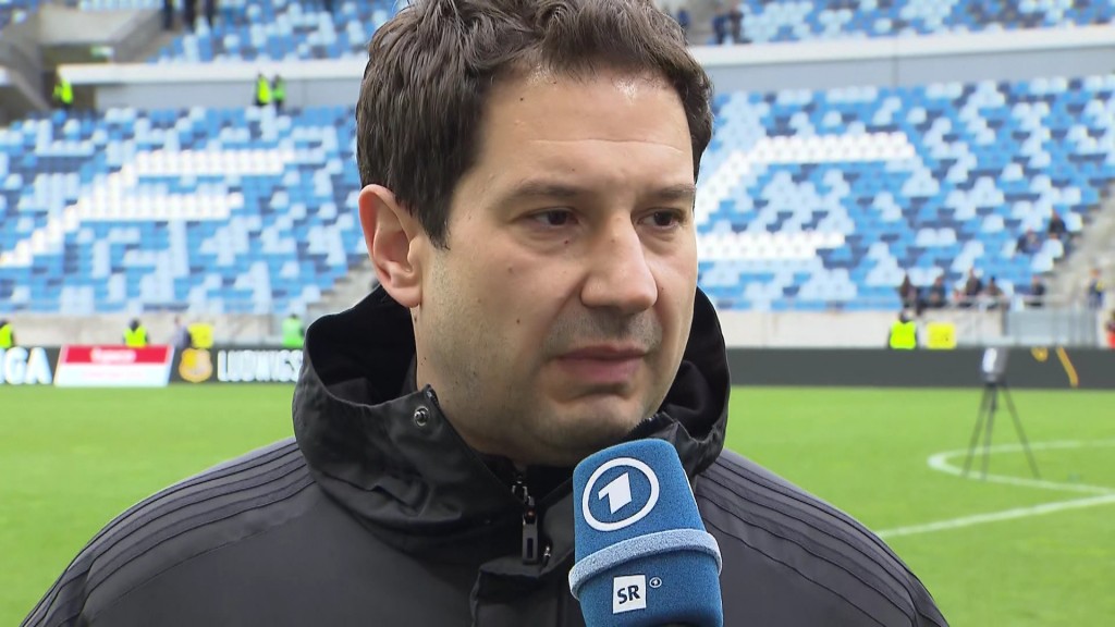 Foto: FCS-Trainer Giannikis nach Heimsieg im SR-Interviewid: 166846 Stammdaten