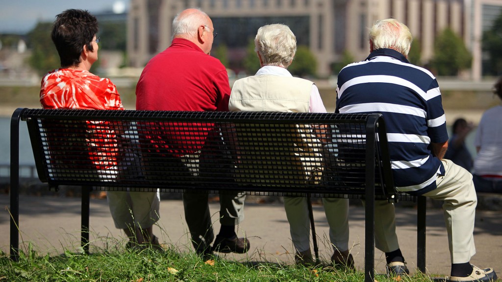 Senioren auf einer Parkbank