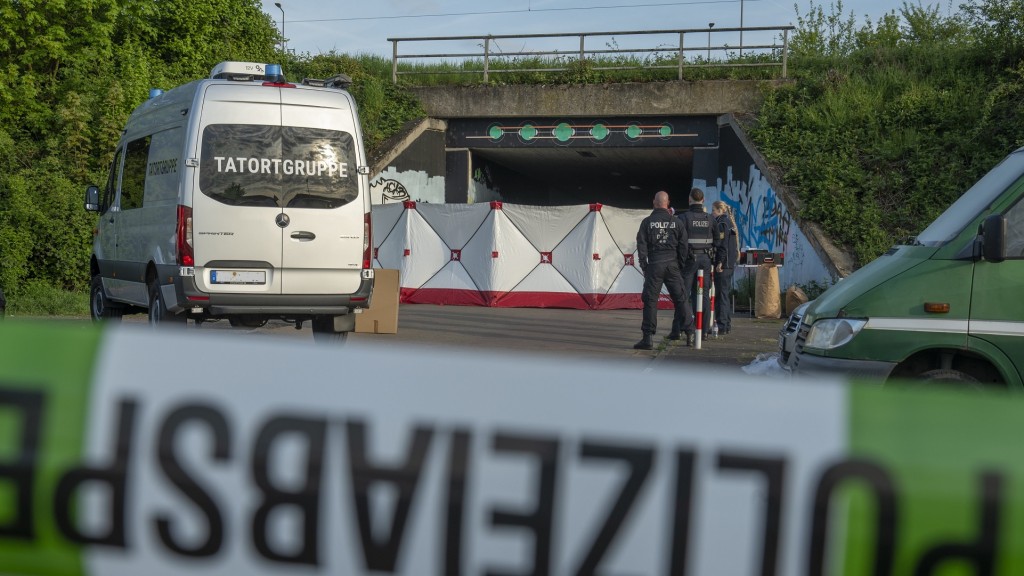 Einsatzkräfte am Tatort nach der Explosion in Völklingen