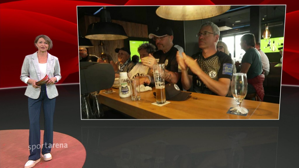 Foto: Moderatorin im Studio