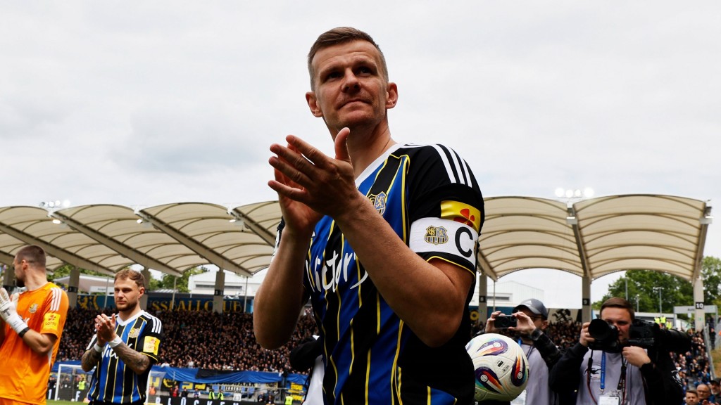 Foto: Manuel Zeitz verabschiedet sich vom 1. FC Saarbrücken.