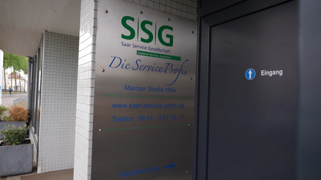 Foto: Firmenschild der Gebäudereiniger SSG (Saar Service GmbH)