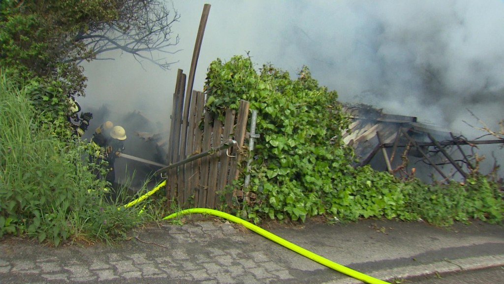 FOto: Feuerwehr löscht Großbrand in Landsweiler-Reden