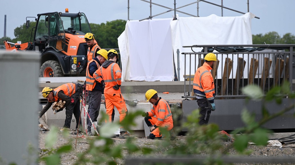 Foto: Bauarbeiter bei einer Baustelle 