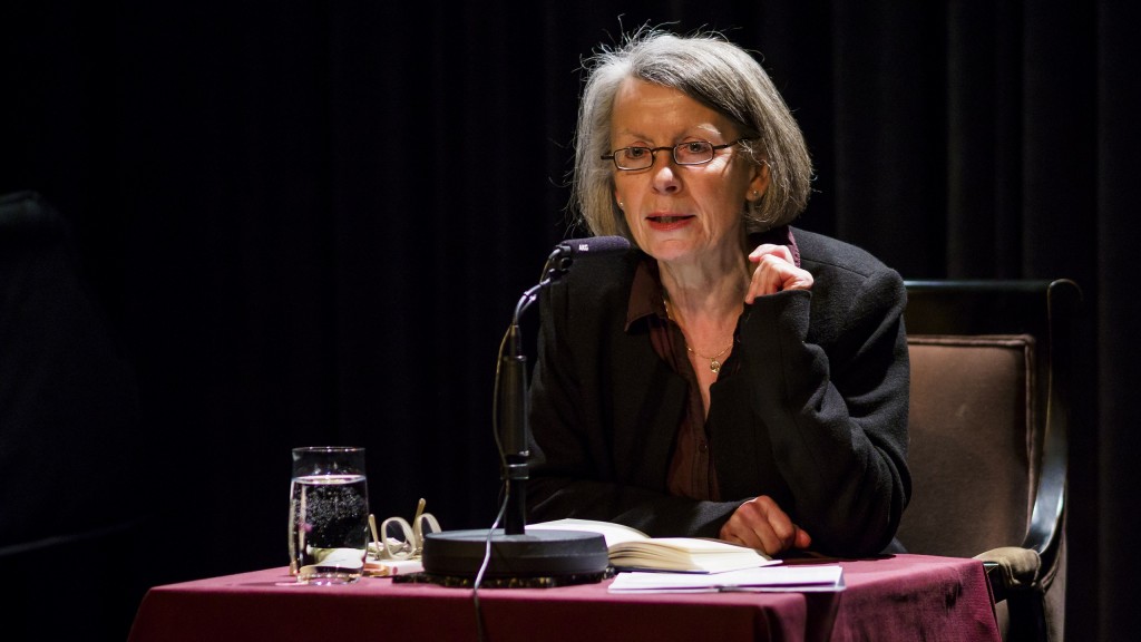 Elisabeth Edl bei einer Lesung