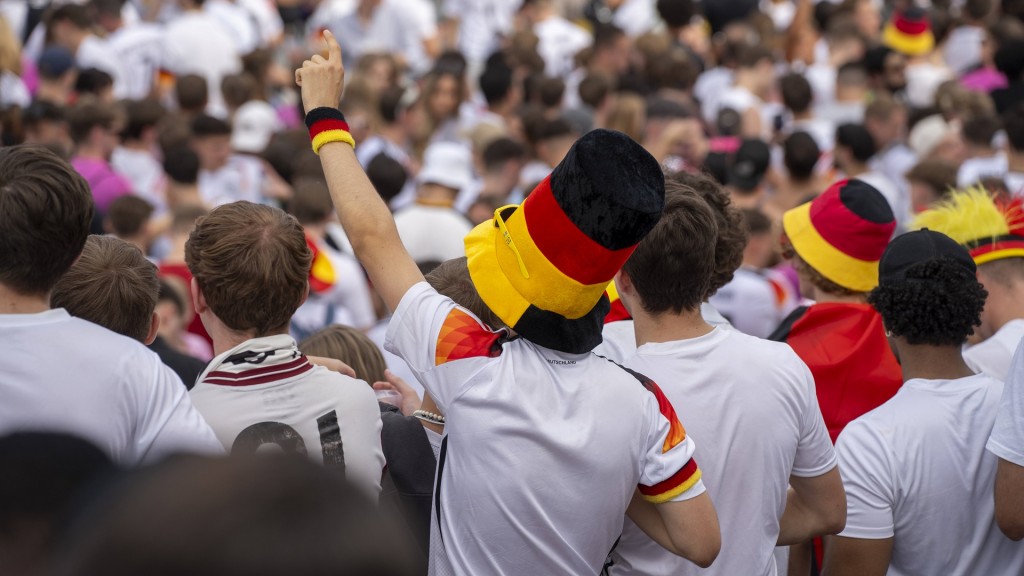Fußballfans beim Public Viewing