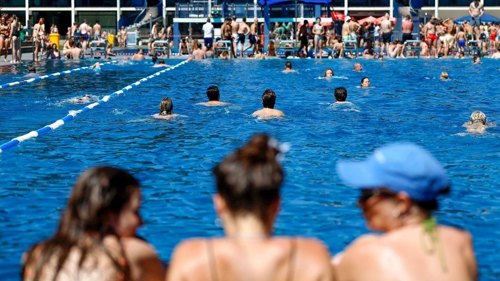 Volles Freibad 