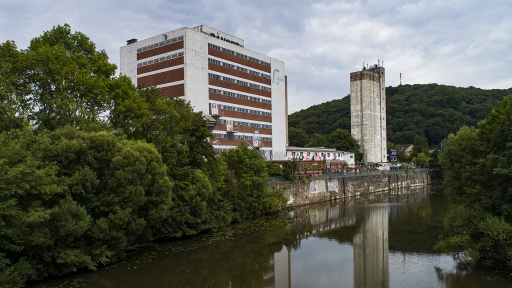 Das Gelände des Saarbrücker Osthafens mit dem Silo