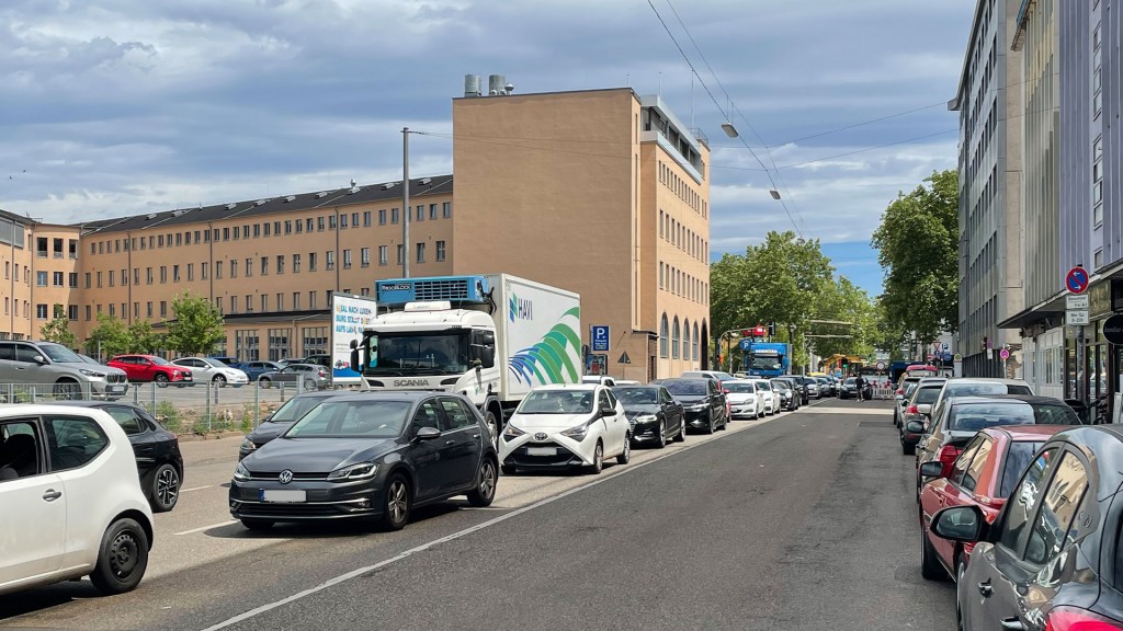 Foto: Stau an der Westspange wegen Fräsarbeiten