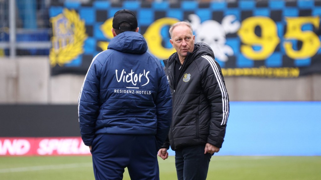 FCS-Ex-Trainer Jürgen Luginger auf dem Platz.