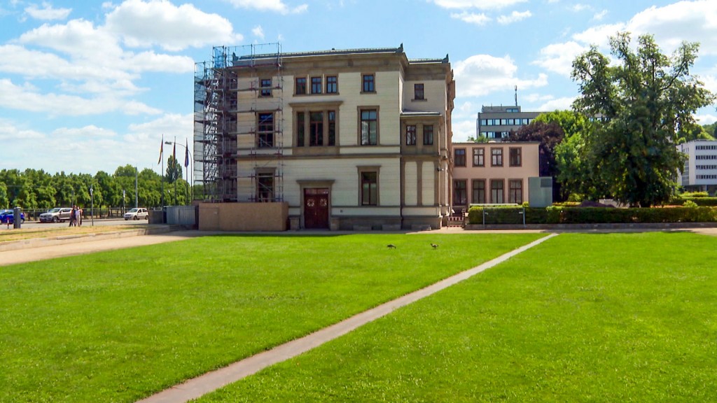Fraktionsgebäude des saarländischen Landtags mit Baugerüst