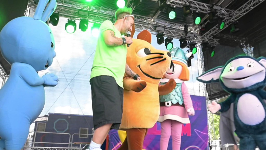 Foto: Maskottchen auf der Bühne der SR 3 SommerAlm