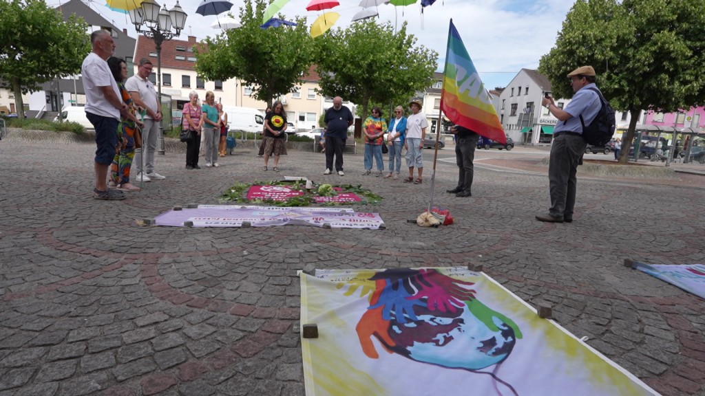 Foto: Mahnwache vorm Rathaus Saarwellingen