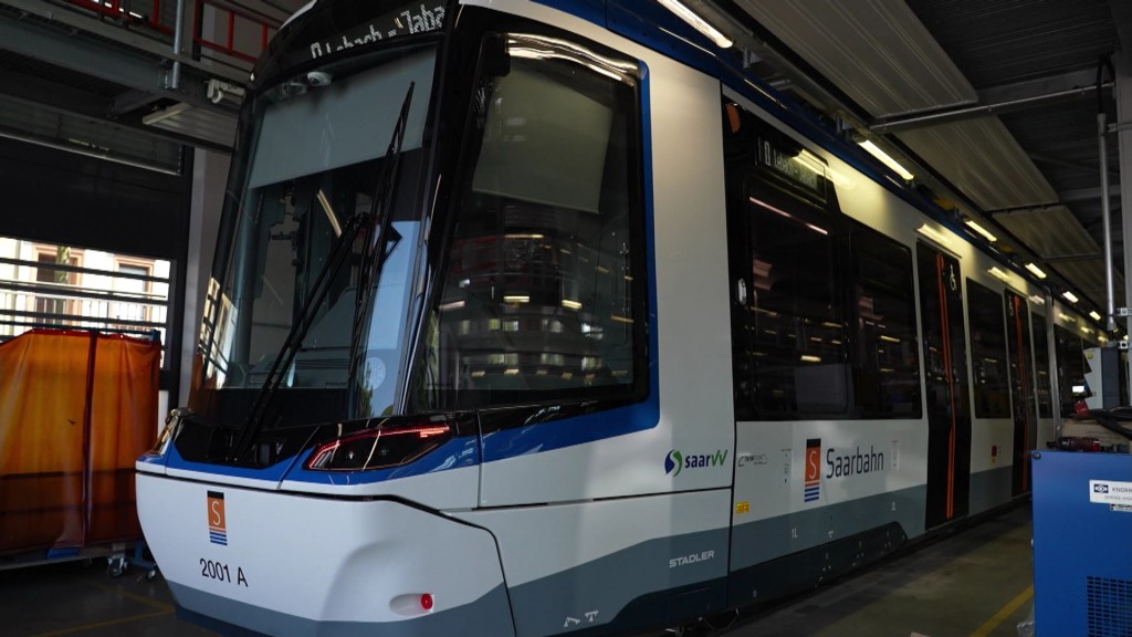 Ein Zug der Saarbahn