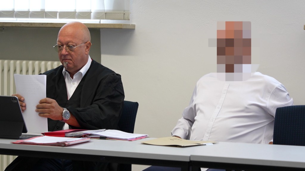 Foto: Angeklagter und Strafverteidiger im Saarbrücker Landgericht